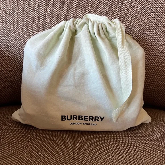 Burberry purse - Picture 15 of 16